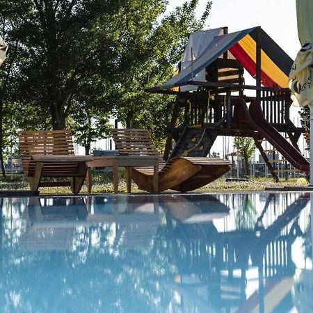 Camping Divoka Voda Bratislava Bagian luar foto