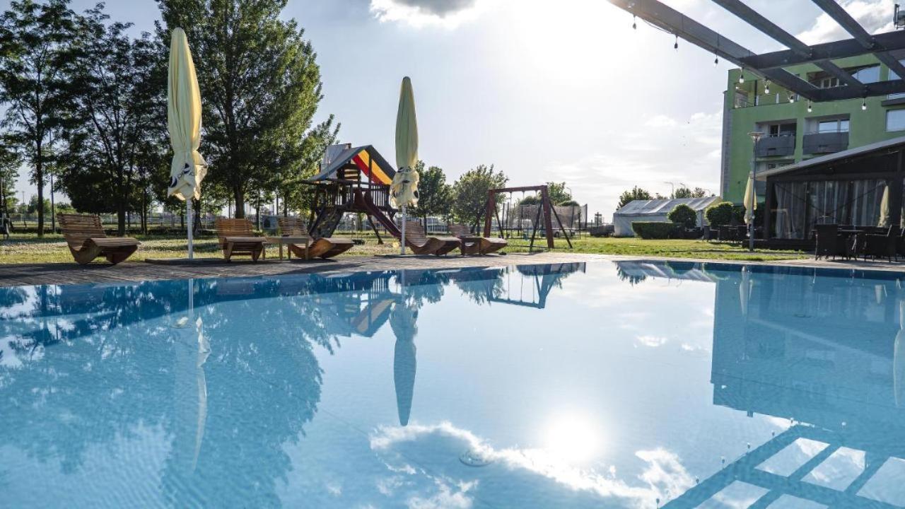 Camping Divoka Voda Bratislava Bagian luar foto