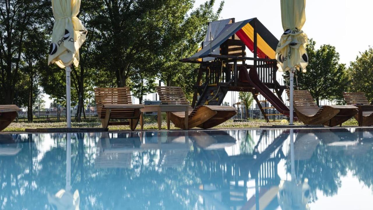 Camping Divoka Voda Bratislava Bagian luar foto